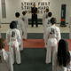 Imagen para el artículo titulado El tráiler de la temporada 3 de Cobra Kai es pura acción y alianzas inesperadas